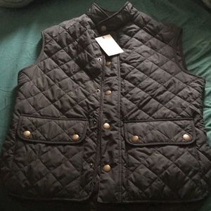 Barbour sage men’s quilted vest. Size L, 2 outside pockets, 1 inside pocket.